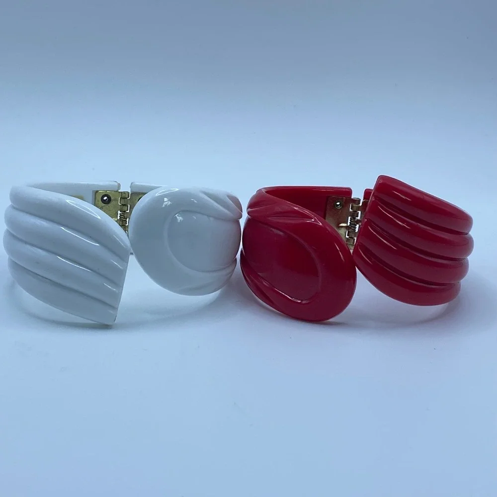 Vintage Retro Red White Chunky Bangle Bracelet Set Textured Mod Pop Art - OS